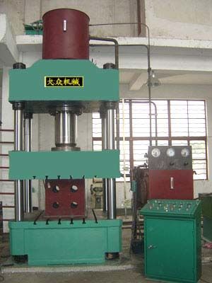 德協(xié)大型四柱液壓機(jī)